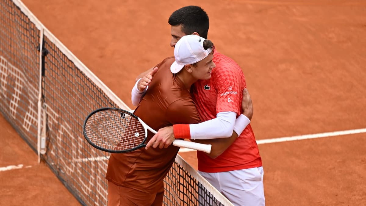 Holger Rune beats Novak Djokovic in rainy Italian Open