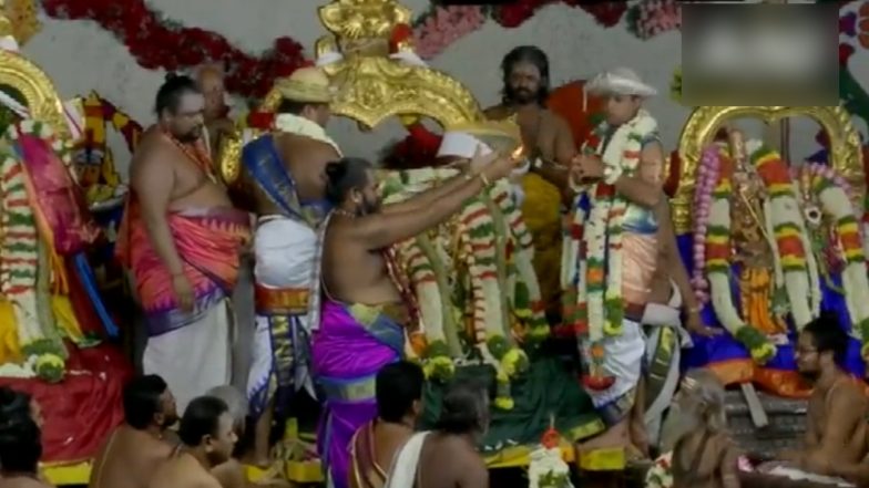 Chithirai 2023: Meenakshi Sundrasheswar Thirukalyanam Held at Meenakshi Amman Temple in Tamil Nadu’s Madurai (Watch Video)