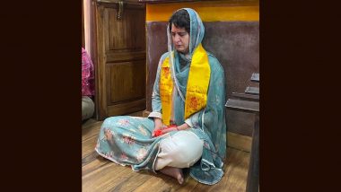 Priyanka Gandhi Prays at Hanuman Mandir in Shimla: Congress Leader Prays for Party's Victory in Karnataka (Watch Video)