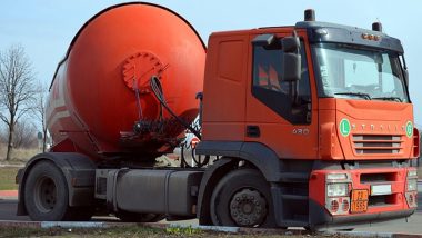 Maharashtra: Oil Tanker Overturns on Mumbai-Ahmedabad Highway in Palghar; Traffic Disrupted