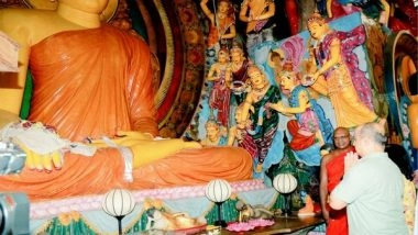 World News | IAF Chief VR Chaudhari Visits Gangaramaya Temple in Colombo