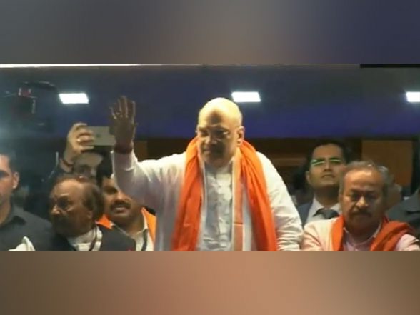 India News | Karnataka: Amit Shah Holds Roadshow in Shimoga - Vimarsana News