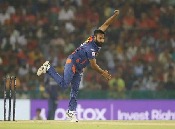 Amit Mishra Surpasses Lasith Malinga to Become Third-Highest Wicket-Taker in IPL, Achieves Feat During LSG vs RCB Match