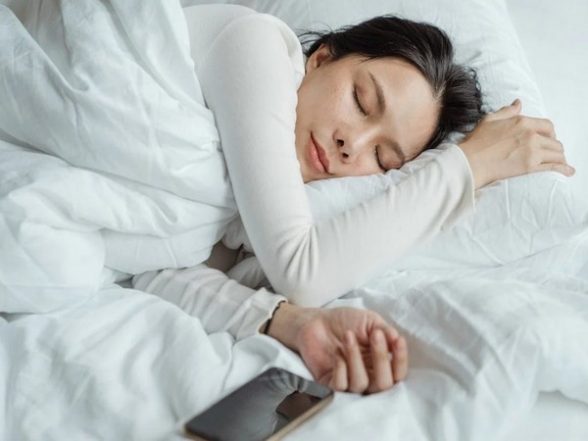 Science News | Study Finds Exposure to Airplane Noise Increases Risk of Sleeping Less Than 7 Hours - Vimarsana News