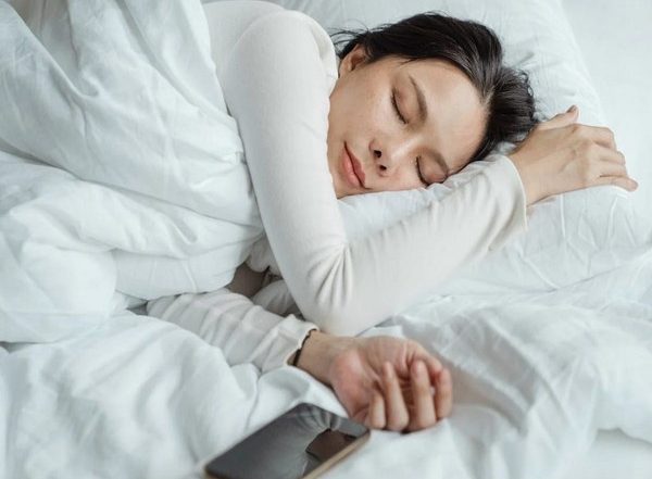 Science News | Study Finds Exposure to Airplane Noise Increases Risk of Sleeping Less Than 7 Hours
