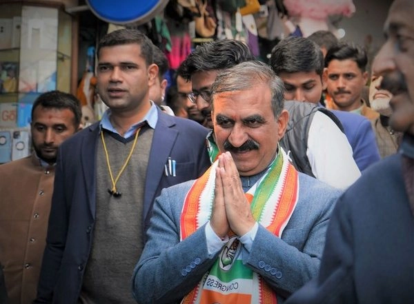India News | Shimla Municipal Corporation Polls: Himachal Pradesh CM Sukhu Casts Vote in Chhota Shimla Ward