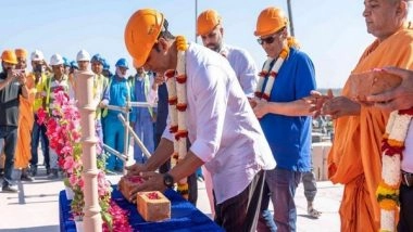 Entertainment News | Akshay Kumar, Vashu Bhagnani Visit BAPS Hindu Temple in Abu Dhabi
