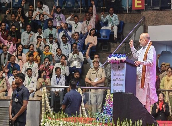 India News | Amit Shah Hands over Appointment Letters to 4,400 Employees of NDMC on Their Regularization