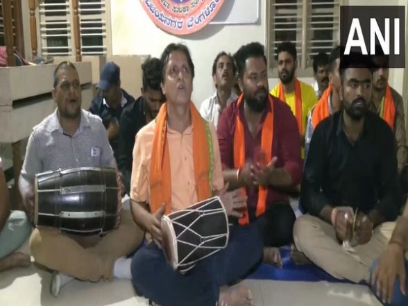 India News | VHP, Bajrang Dal Members Recite 'Hanuman Chalisa' Amid Row over Congress Manifesto - Vimarsana News