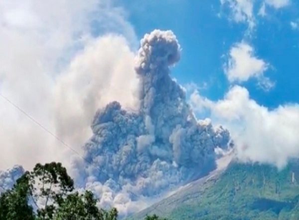 Volcano Eruption in Guatemala: Authorities Evacuate Over 1,000 People as Central America’s Most Active Volcano Erupts