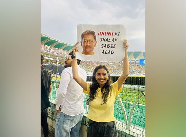 ‘Thala Ki Jhalak Sabse Alag’ MS Dhoni’s Fans Go Wild With Enthusiasm Amidst Rain During LSG vs CSK IPL 2023 Match