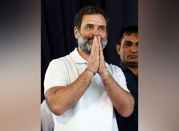 India News | Congress Leader Rahul Gandhi Interacts with Students at Delhi University PG Men's Hostel