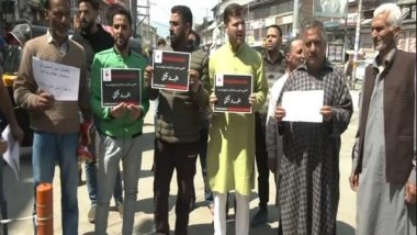 World News | Protests in Srinagar Against Target Killings of Shia Teachers in Pakistan