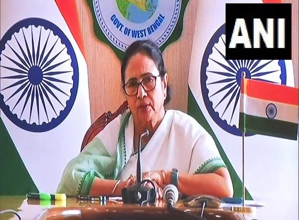 India News | CM Mamata Banerjee Offers Condolences to Bereaved Families of Jawans Killed in Rajouri Encounter