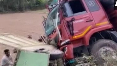 India News | UP: 8 Killed, 15 Injured After Truck Hits Pickup Van in Moradabad