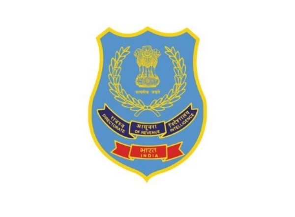 India News | Directorate of Revenue Intelligence Apprehends Passenger, Staff at Mumbai Airport, Recovers 3.35 Kg Gold