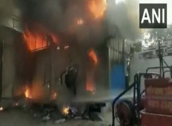 India News | Fire Breaks out in Wine Shop in Gurugram