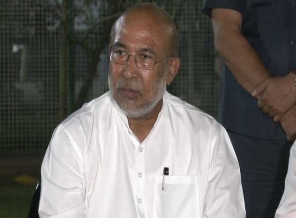India News | Manipur CM, Cabinet Ministers Meet Amit Shah in Delhi, Hold Discussion on Restoring Normalcy in Violence-hit State