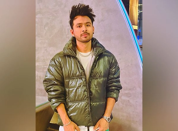 Entertainment News | Tony Kakkar's New Song 'Senorita' Released, Take a Look