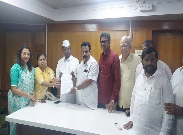 India News | Maharashtra: Shiv Sena (UBT) Leaders Meet Deputy Speaker, Demand Disqualification of 16 MLAs