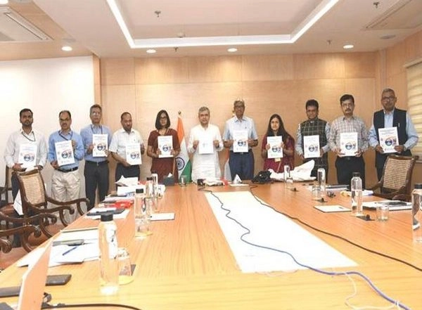 India News | Ashwini Vaishnaw Releases Booklet on 'Standard Signages' at Stations on Indian Railways