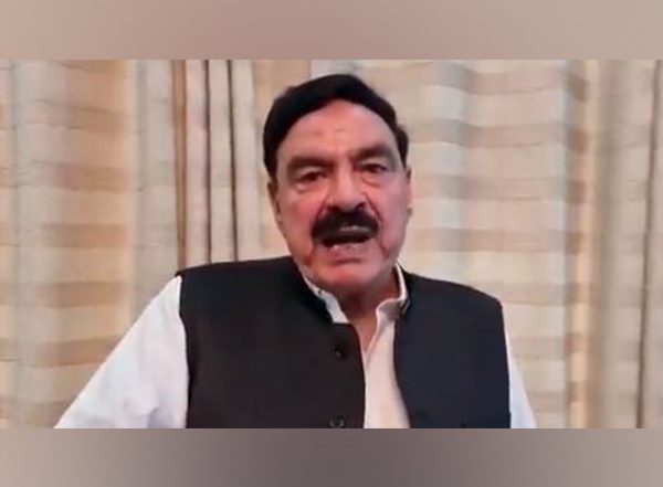 World News | Pakistan: Police Raid Ex-federal Minister Sheikh Rasheed Ahmed's House, Fail to Arrest Him