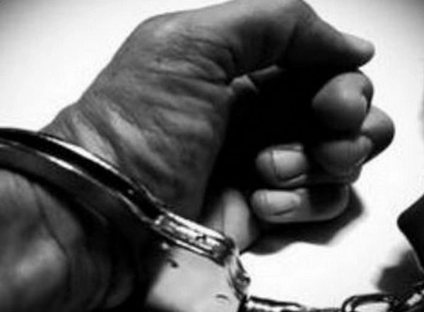 India News | Rs50 Lakh Cash Recovered During Police Raid in Noida, 3 Detained