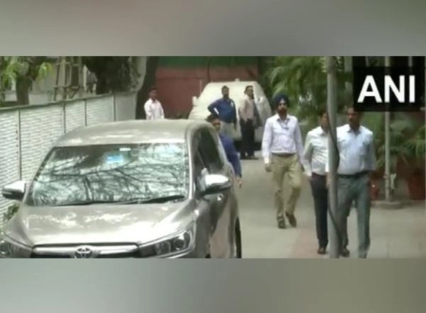 India News | Land-for-jobs Scam: CBI Raids Nine Locations in Delhi, Bihar Belonging to Lalu Yadav's Close Aides