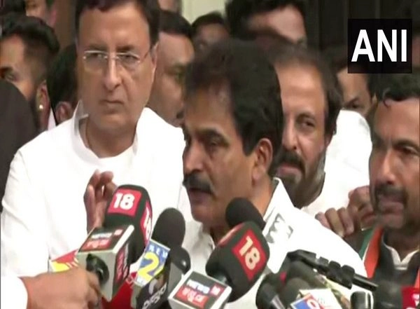 India News | Karnataka CM Post: Congress Leader KC Venugopal Arrives at Sonia Gandhi's Residence