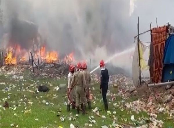 Delhi Fire: Massive Blaze Erupts at Shastri Park Area Due to Cylinder Blast, No Casualties