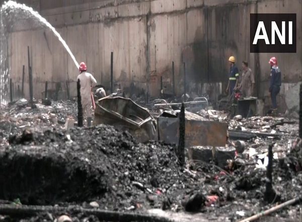 Delhi Cylinder Blast: Fire Breaks Out in Slums Near Shastri Park Due to Multiple LPG Gas Cylinder Explosion, No Casualties Reported