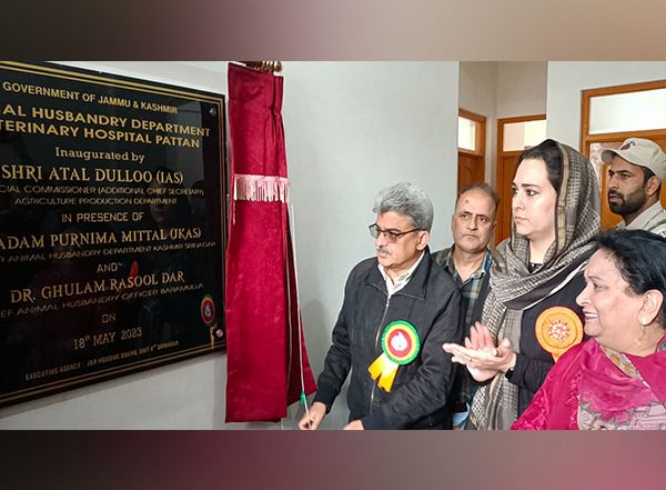 India News | J-K: ACS Atal Dulloo Visits Pattan, Inaugurates Veterinary Hospital