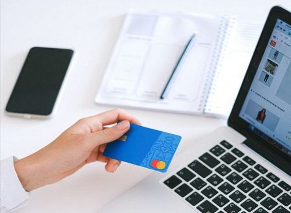 Business News | Here's What Experts Say About Changes Made in LRS for Credit Cards