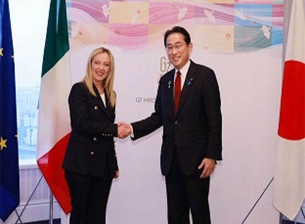 World News | Japanese PM Kishida, Italian Counterpart Meloni Welcome Progress of Cooperation in Security and Defence