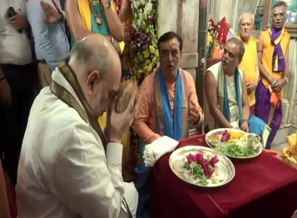 India News | Amit Shah Offers Prayers at Dwarkadhish Temple in Gujarat