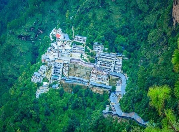 India News | Vaishno Devi Shrine Board Reviews Security, Operational Preparedness to Cope with Peak Summer Rush