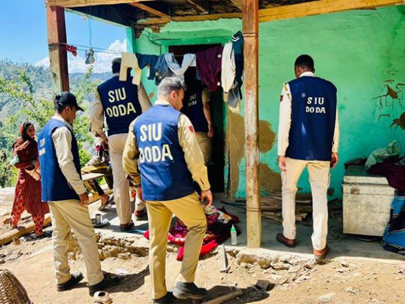 India News | J-K: Doda Police Raid Houses of Local Terrorists - Vimarsana News