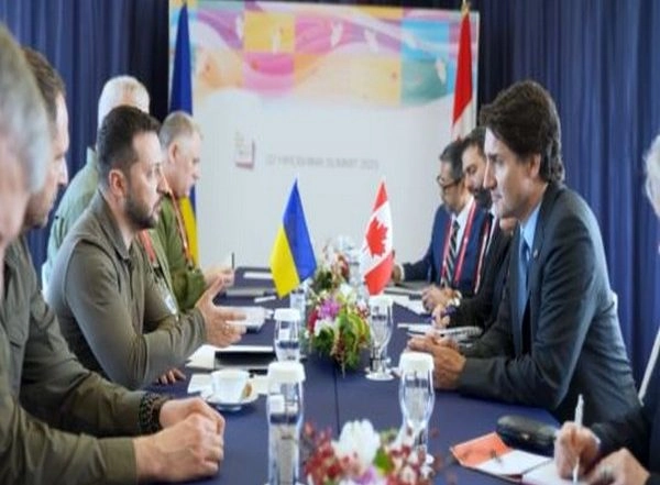 World News | G7 Summit: Ukrainian President Zelenskyy Meets Canadian PM Trudeau, Discusses Cooperation in Security, Defence Sphere