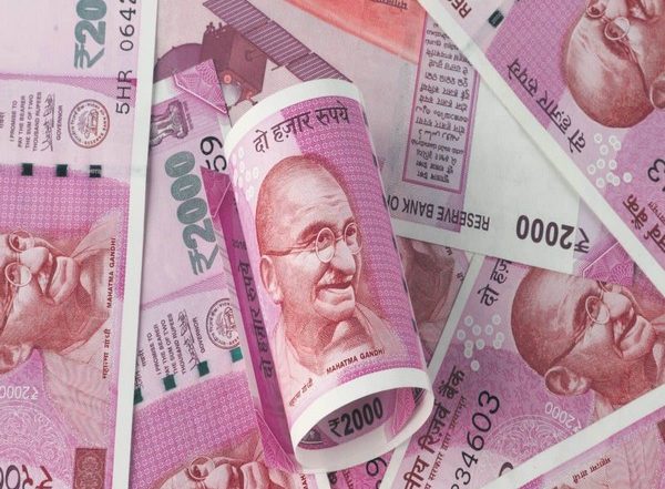 SBI Says No Forms, ID Cards Needed For Exchange of Rs 2000 Banknotes, Customers Can Exchange Maximum 10 Currency Notes of Rs 2,000 at a Time