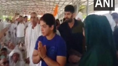 Sports News | Khap Panchayat in Rohtak Holds Meeting in Support of Protesting Wrestlers, Sakshi Malik, Bajrang Punia Attend