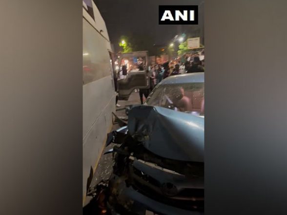 India News | Maharashtra: 2 Killed, 5 Injured After Car Crashes into Multiples Vehicles in Pune - Vimarsana News