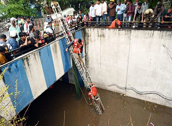 Infosys Techie Death: Family of 23-Year-Old Woman Who Died After Car Got Stuck in Bengaluru Waterlogging, Files FIR