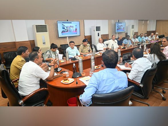 India News | Jammu Divisional Commissioner, ADGP Discuss City Beautification, Street Development Plan with Civil Society - Vimarsana News
