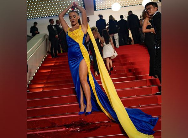 Cannes 2023: Woman Draped in 'Ukrainian Flag' Pours Fake Blood on Herself at Red Carpet (Watch Video)