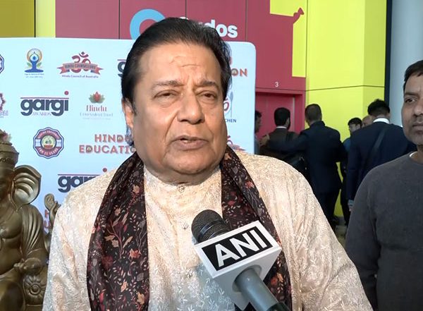 World News | Pakistan Loves Modi, Wanted Leader Like Him, Said Singer Anup Jalota Ahead of PM Modi Diaspora Event