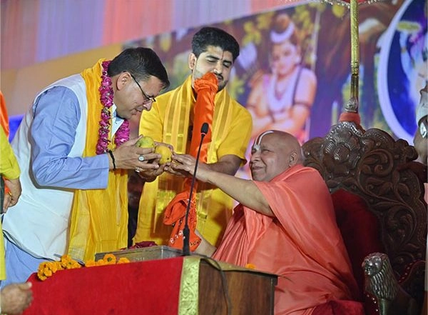 India News | Uttarakhand: CM Dhami Meets Tulsi Peethadhishwar Jagadguru in Dehradun