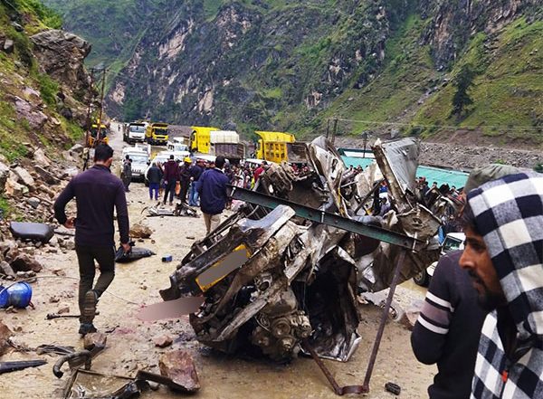 Kishtwar Road Accident: Seven Killed, One Injured After Cruiser Vehicle Falls in Gorge in Jammu and Kashmir (See Pics)