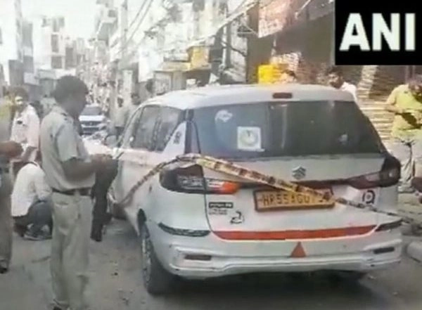 India News | Delhi: Man Inside Car Stabbed to Death by Four Robbers; One Minor Held