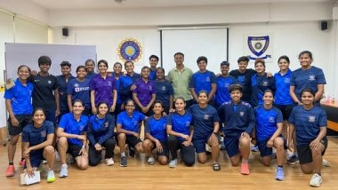 Sports News | Indian Men's Coach Rahul Dravid Advises Senior Women Cricketers on Chasing Excellence