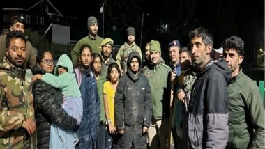 India News | J-K Police Rescues Tourist Family Stuck in Gulmarg's Kangdoori Area